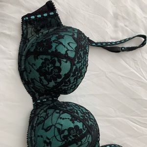 Green lace bra 34C